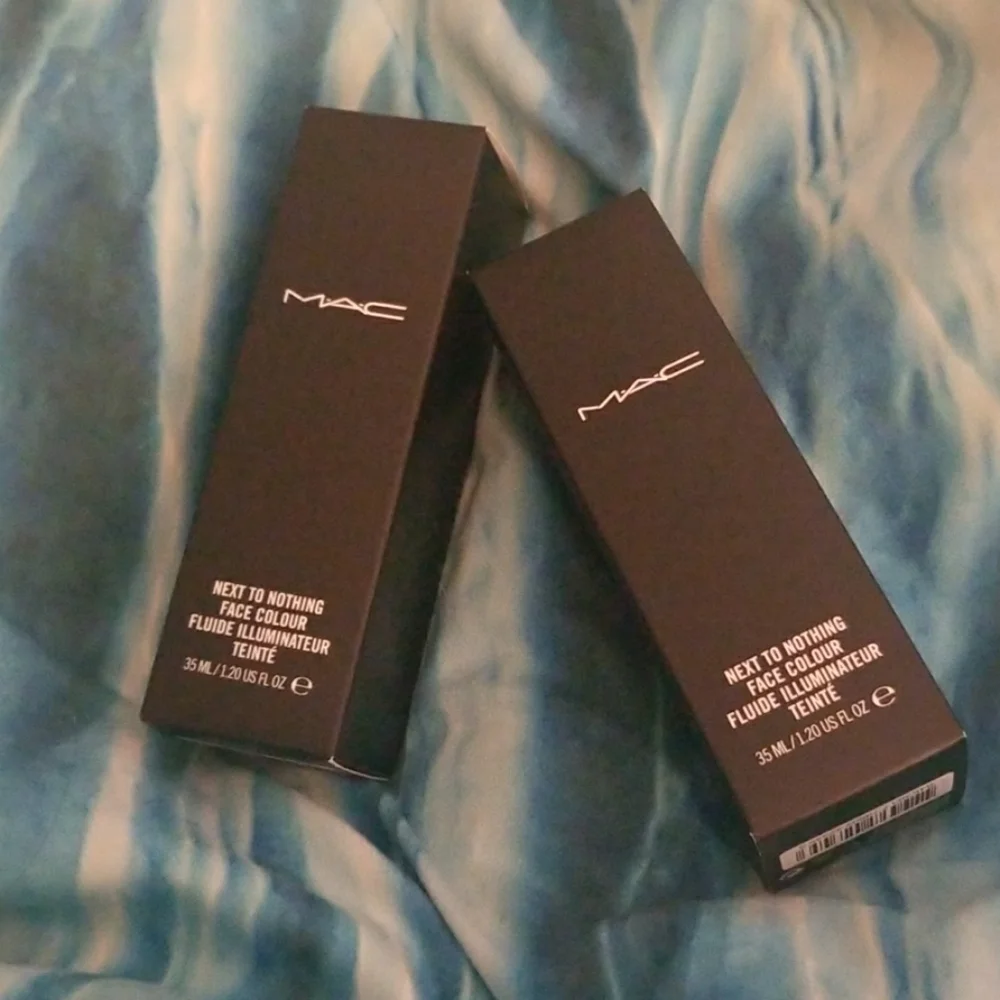 MAC // next to nothing face colour medium